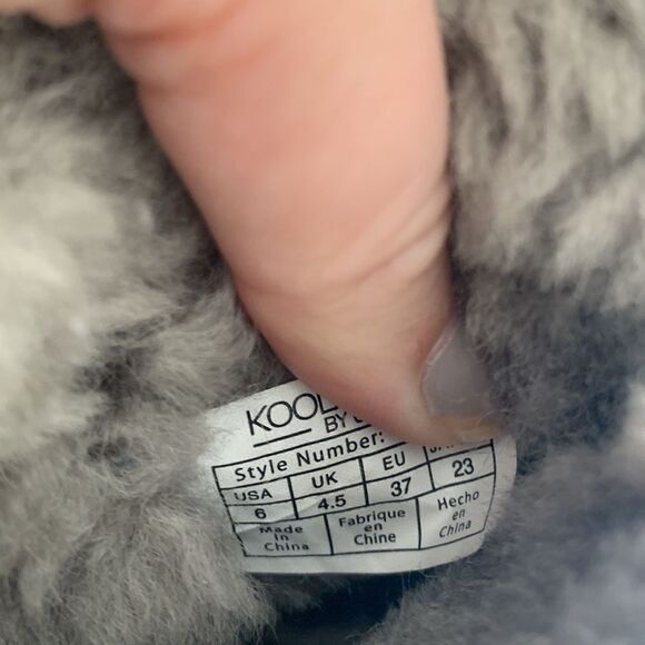 Koolaburra by UGG mini boots, size 6. - Picture 5 of 5
